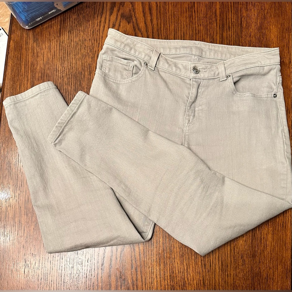 Michael Kors gray jeans. 024